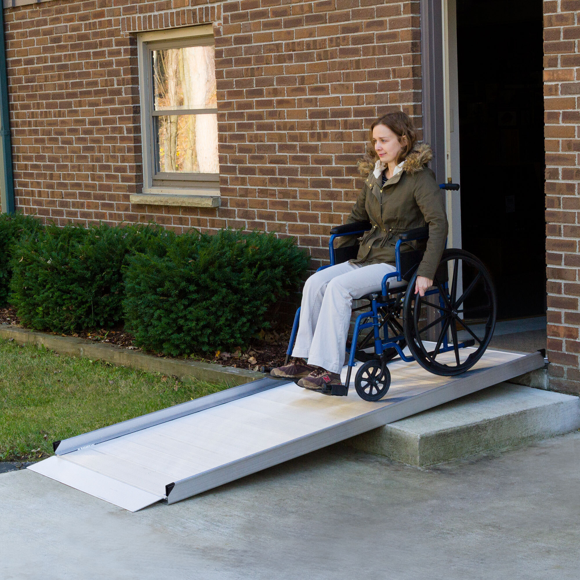 Silver Spring Solid Surface Ramp - 10ft. Length, 850-Lb. Capacity, Aluminum, Slip-Resistant, Model# SSG-10